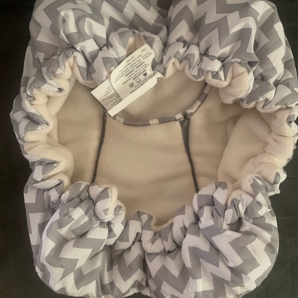 Jolly Jumper Sneak-A-Peek Car Seat Cover - Picture 4 of 4